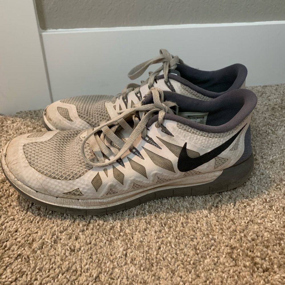 nike free run tennis shoes